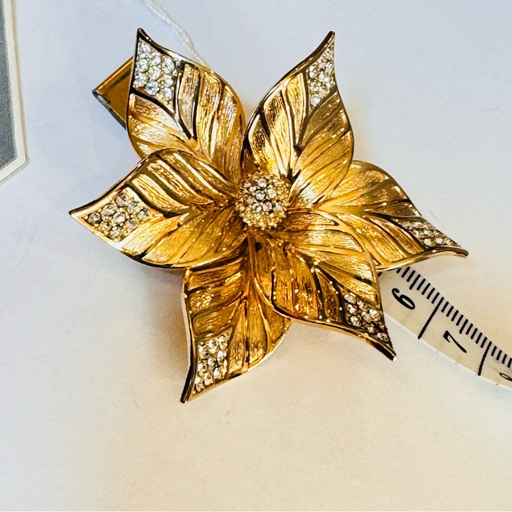 CHRISTIAN DIOR Germany Vintage Sculptural Flower Brooch Pin Gold Crystals - Picture 5 of 10